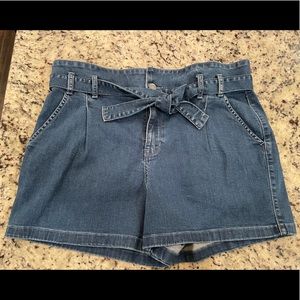 NWOT women’s size 14 shorts